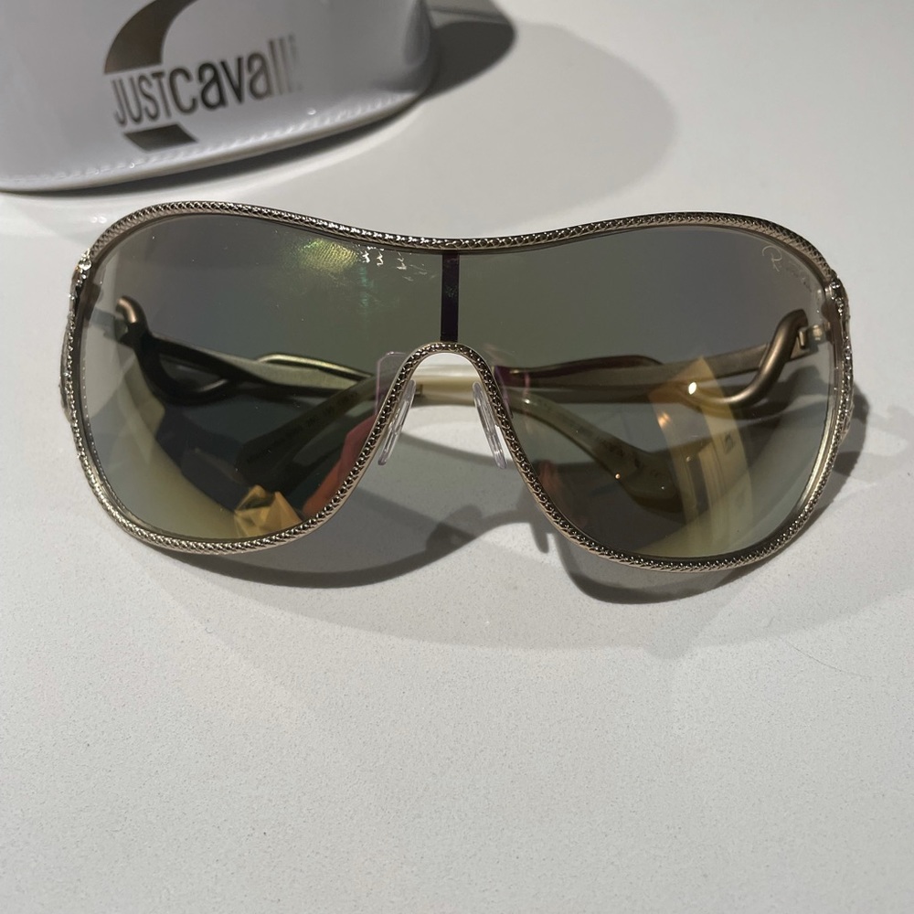 Never worn Roberto Cavalli sunglasses!
